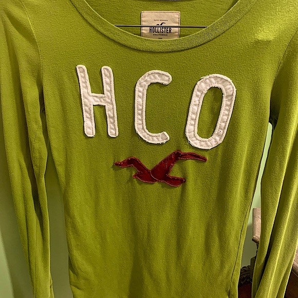 Vintage Long sleeve Hollister shirt ! It’s has the H C O logo on the front - Picture 7 of 8